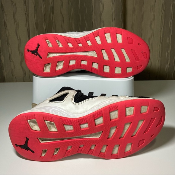 Nike Air Jordan Formula 23 Mid White Black Red Trainer 881470-009 Youth Size 5Y - Picture 4 of 15